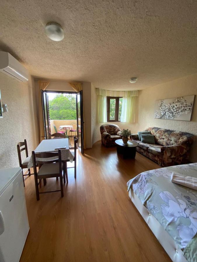 Apartmani Rina Kadumi Exterior foto