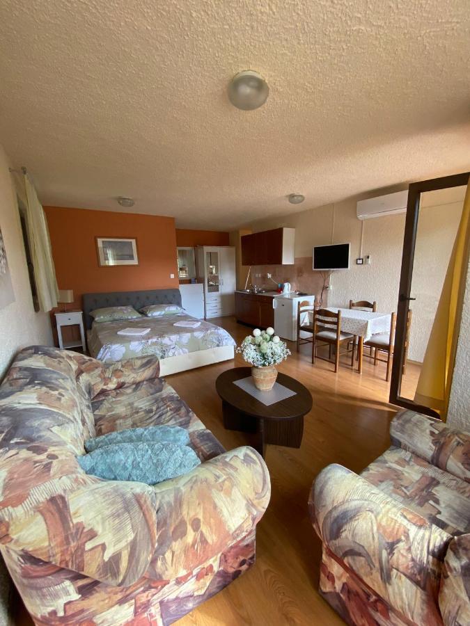 Apartmani Rina Kadumi Exterior foto
