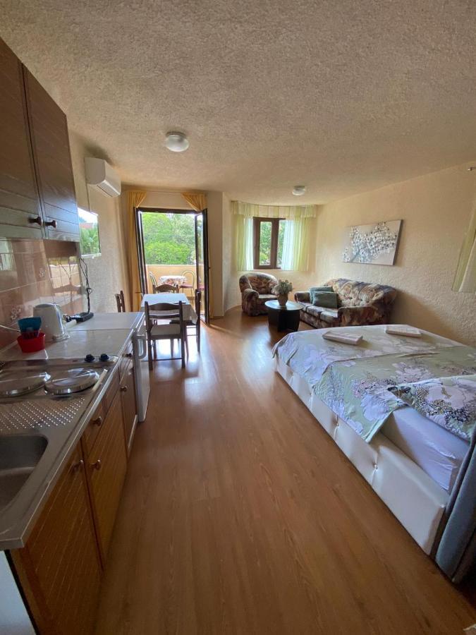 Apartmani Rina Kadumi Exterior foto